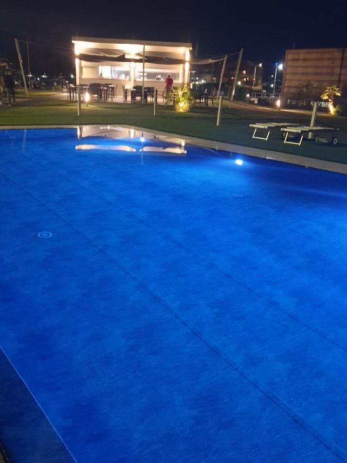 Marina Degli Estensi Floating Resort Llido Degli Estensi Dış mekan fotoğraf