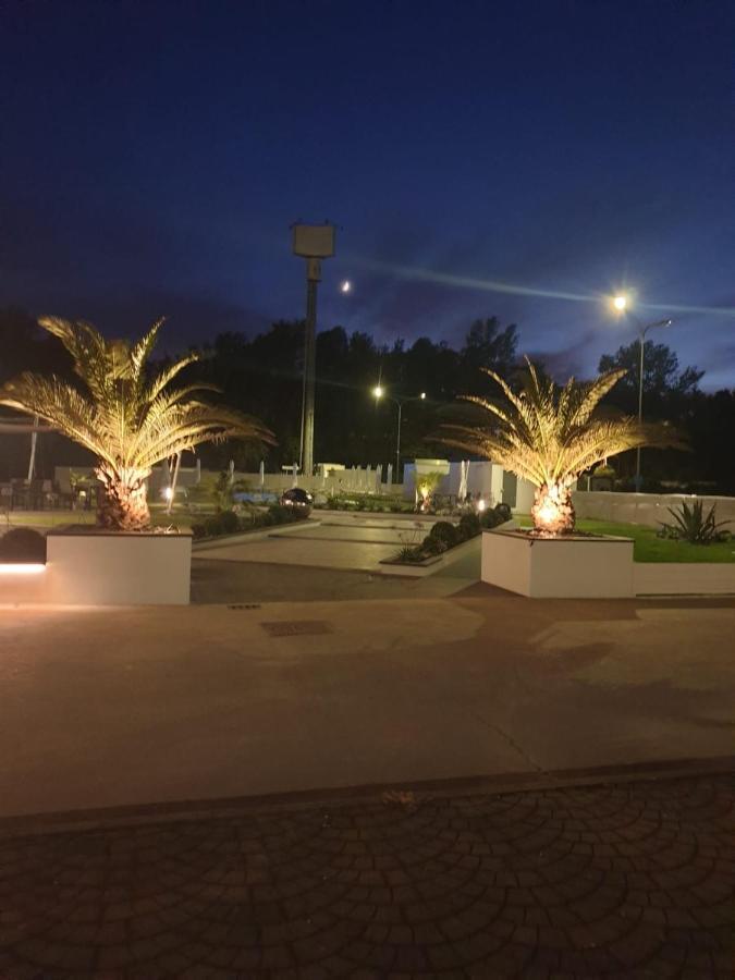 Marina Degli Estensi Floating Resort Llido Degli Estensi Dış mekan fotoğraf