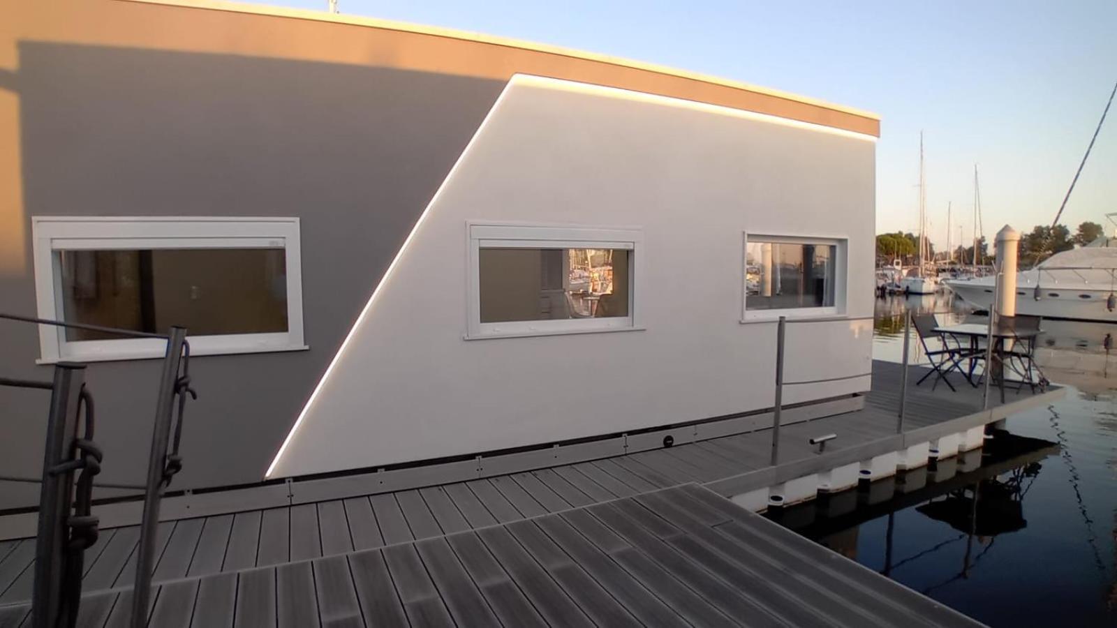 Marina Degli Estensi Floating Resort Llido Degli Estensi Dış mekan fotoğraf