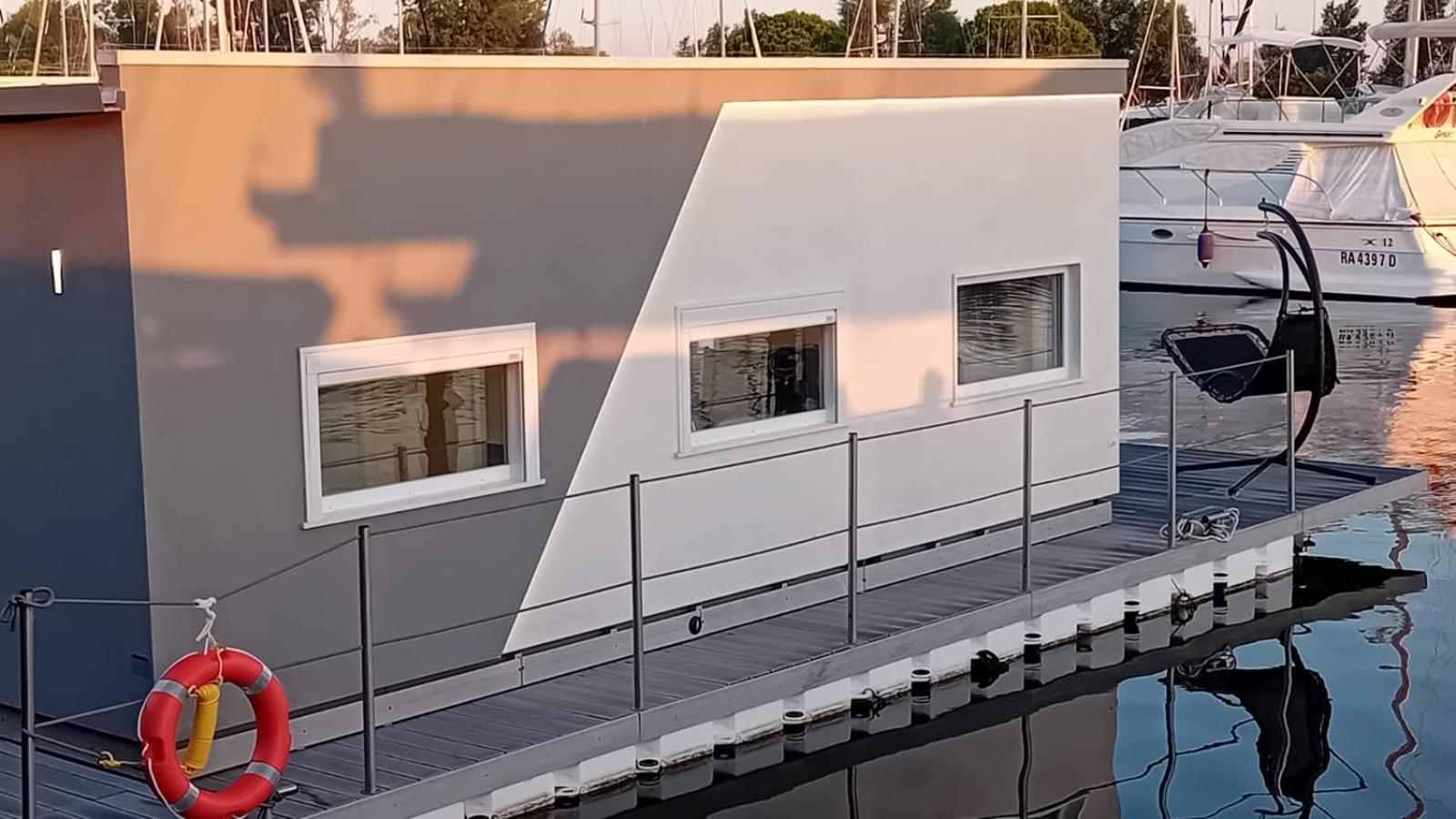 Marina Degli Estensi Floating Resort Llido Degli Estensi Dış mekan fotoğraf